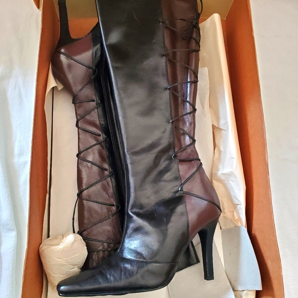 Womens Two tone stylish boot Size 9